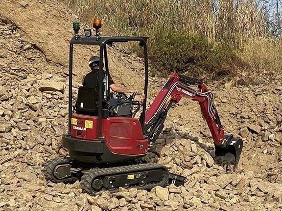 מיני מחפר YANMAR ViO17